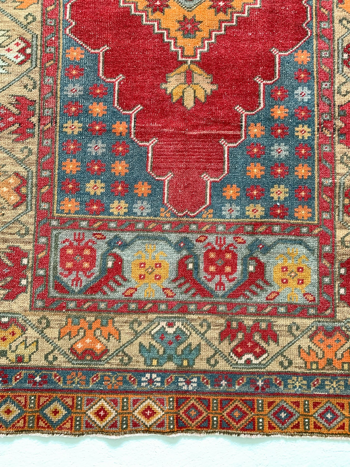 El - 3.9' x 8.6' Vintage Turkish Area Rug