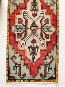 Harper - 1.6' x 3.2' Vintage Turkish Mini Rug