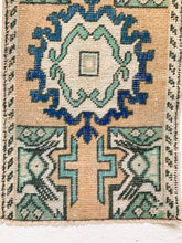 Load image into Gallery viewer, Olivia - 1.6&#39; x 2.7&#39; Vintage Turkish Mini Rug
