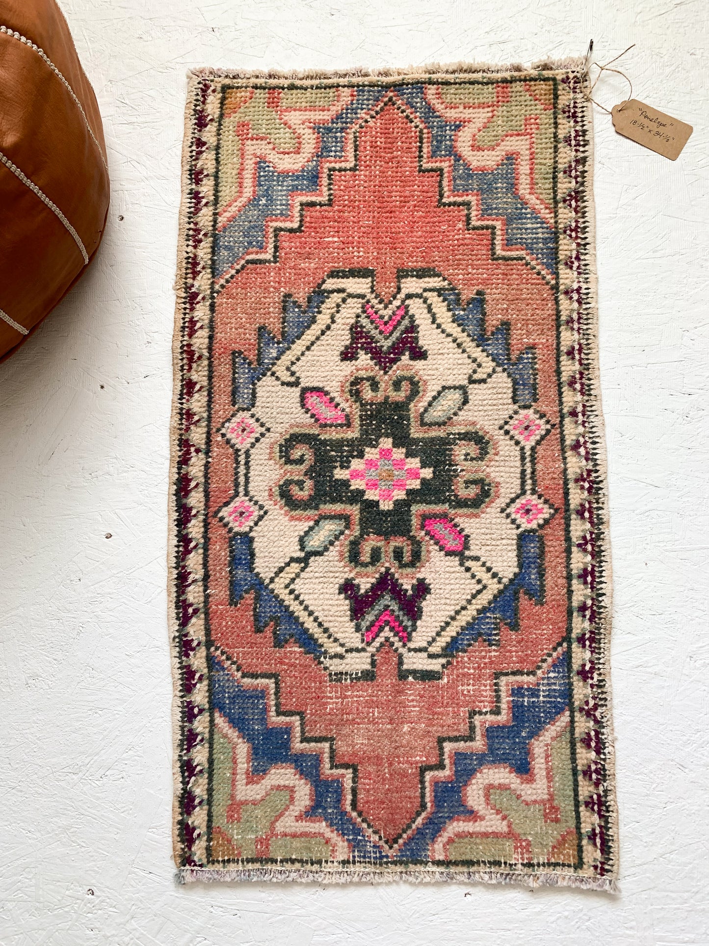 Penelope - 1.5' x 2.9' Vintage Turkish Mini Rug