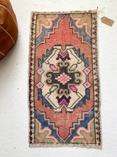 Load image into Gallery viewer, Penelope - 1.5&#39; x 2.9&#39; Vintage Turkish Mini Rug
