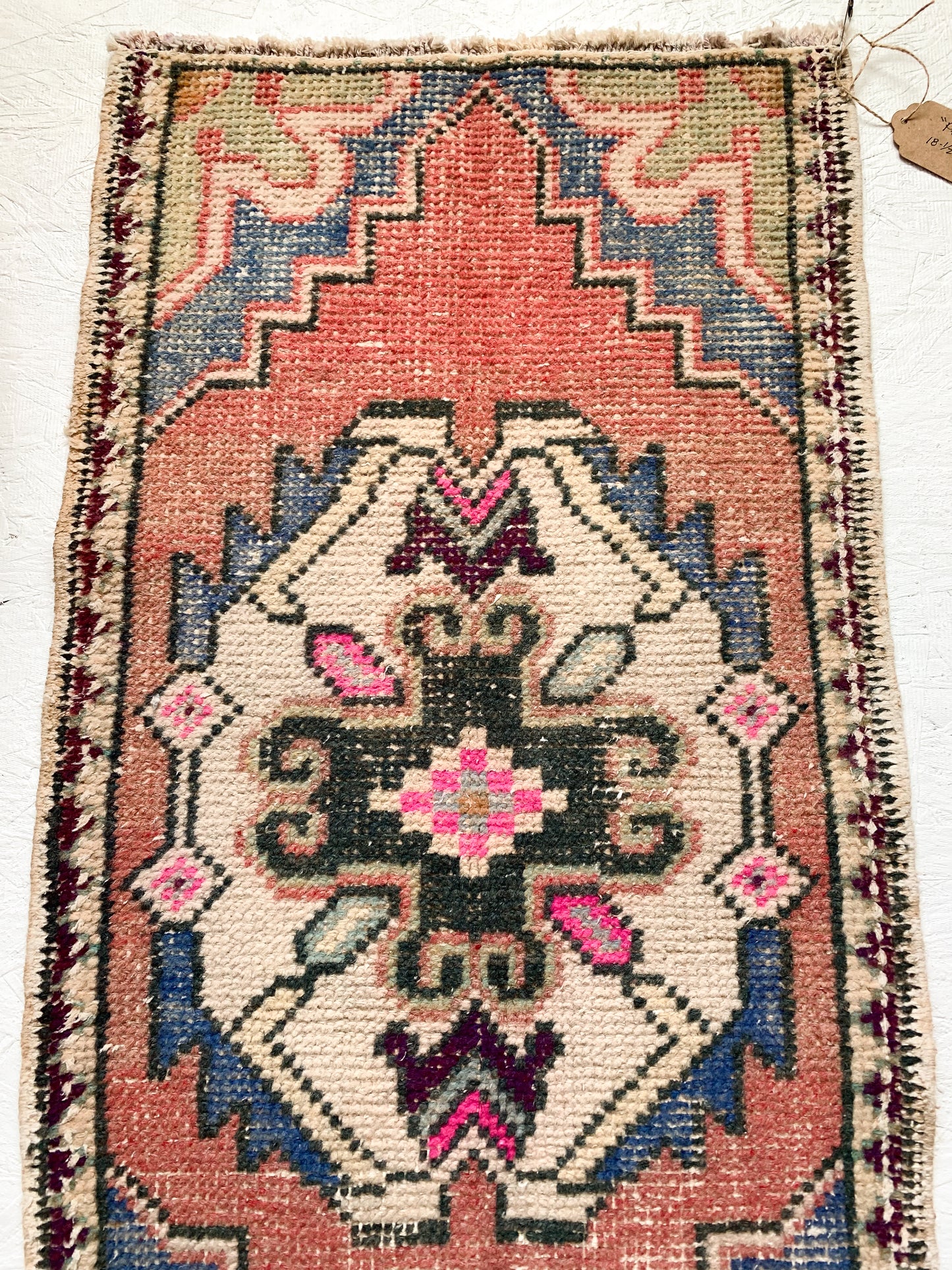 Penelope - 1.5' x 2.9' Vintage Turkish Mini Rug