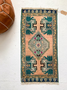 Nova - 1.6' x 3.2' Vintage Turkish Mini Rug