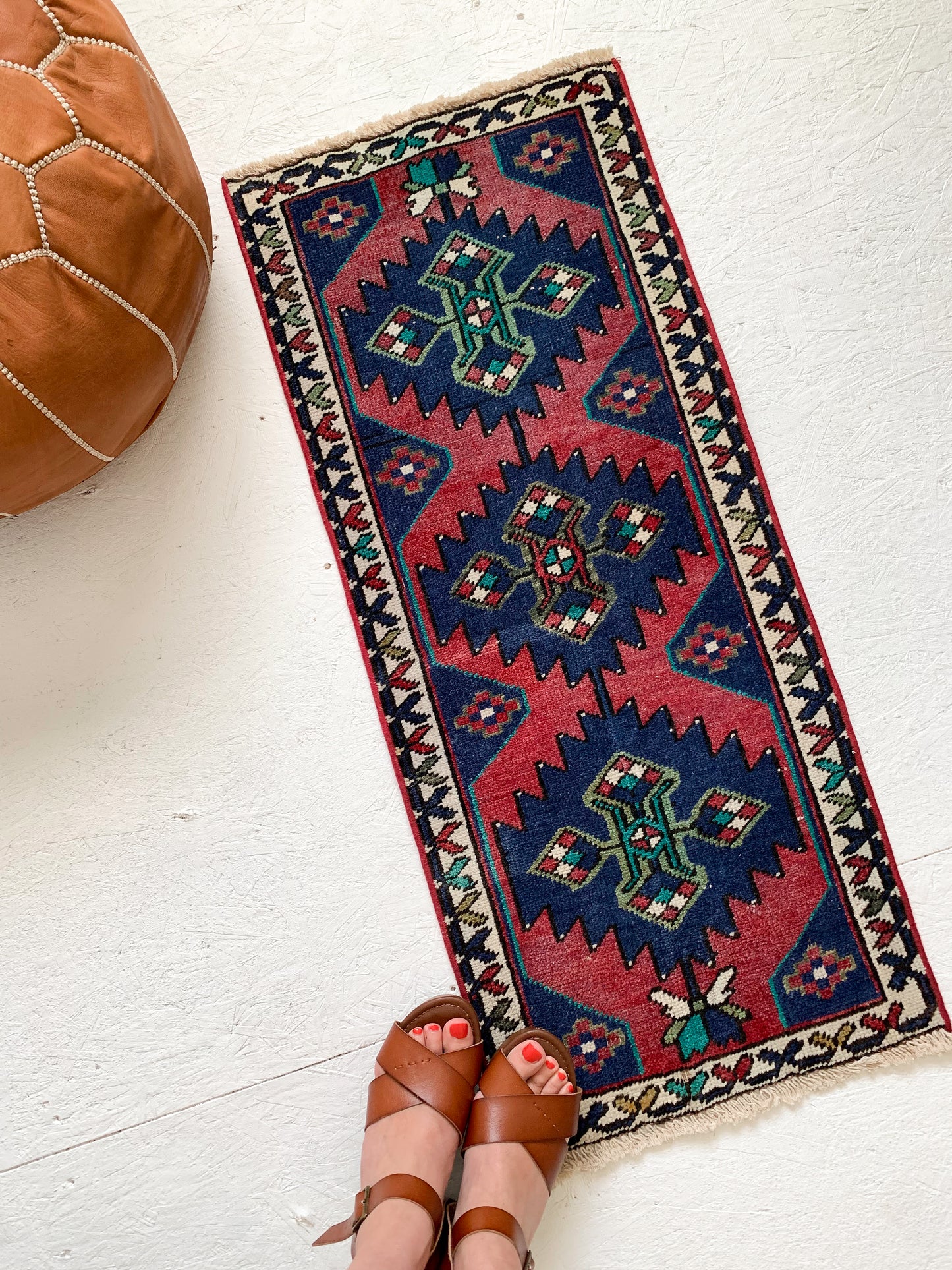 Gianna - 1.4' x 3.5' Vintage Turkish Mini Rug