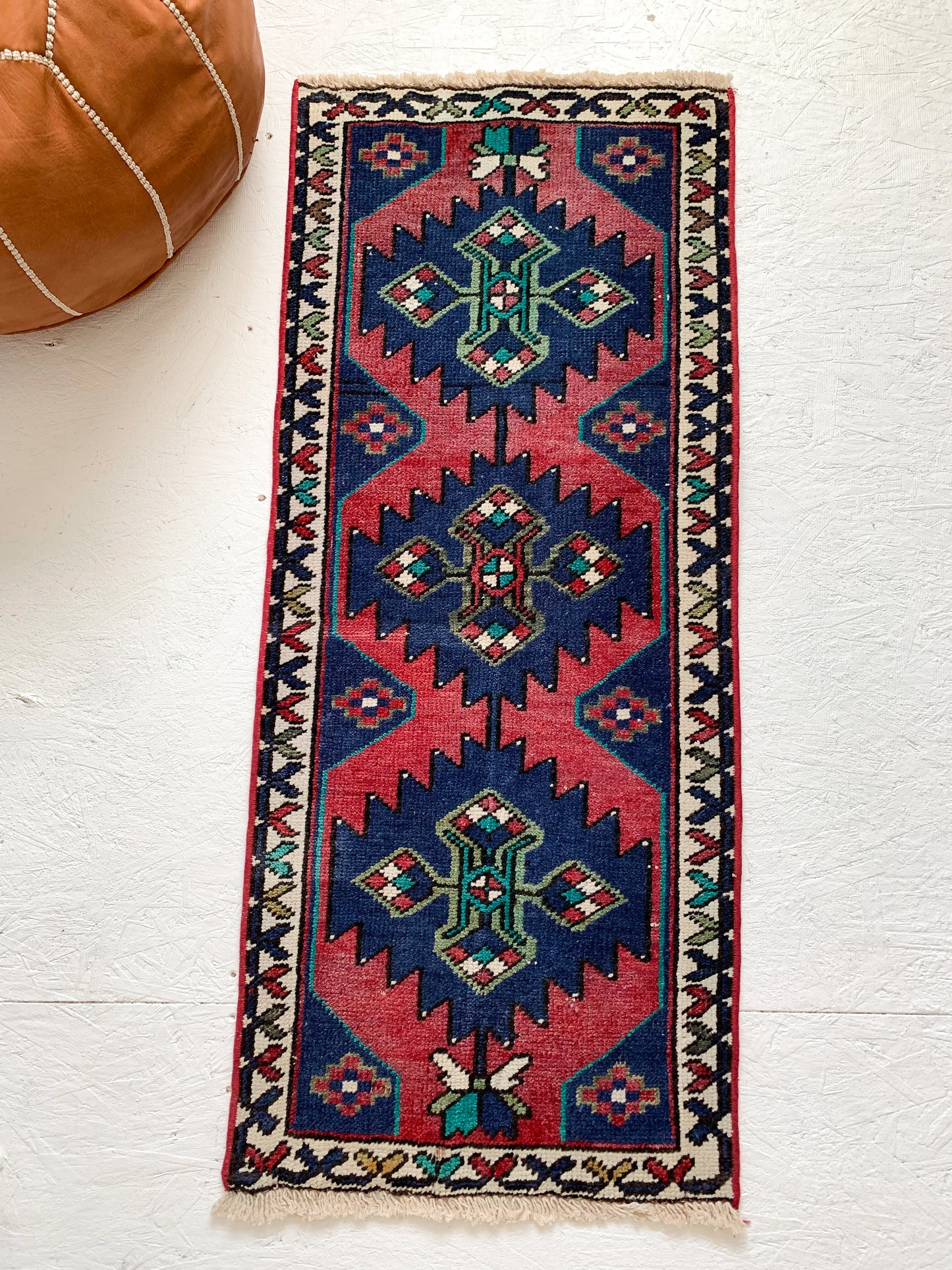 Gianna - 1.4' x 3.5' Vintage Turkish Mini Rug