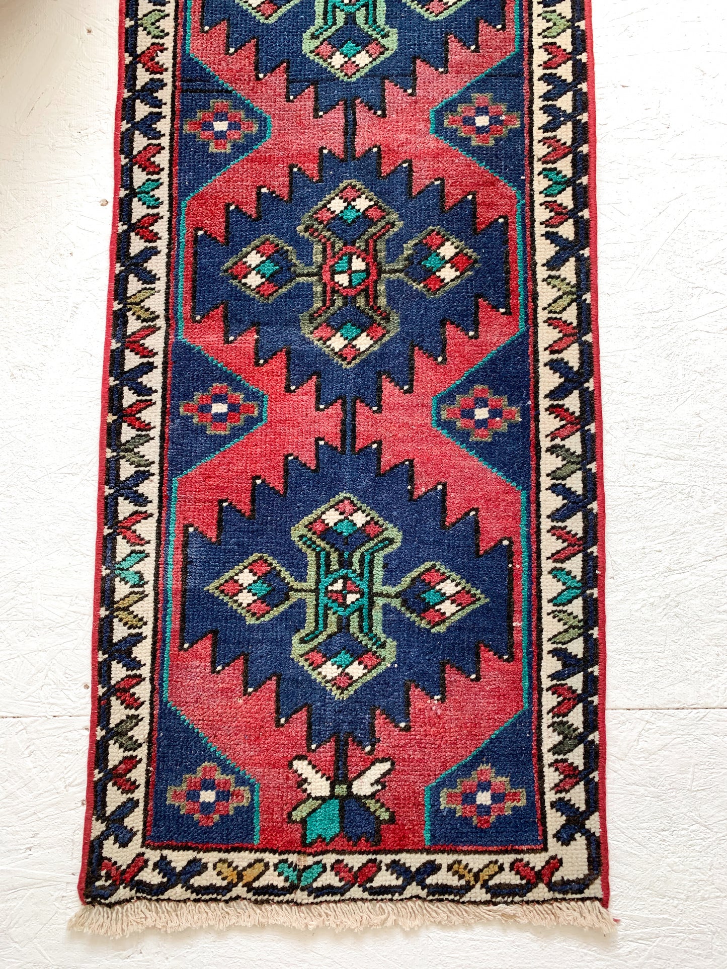 Gianna - 1.4' x 3.5' Vintage Turkish Mini Rug