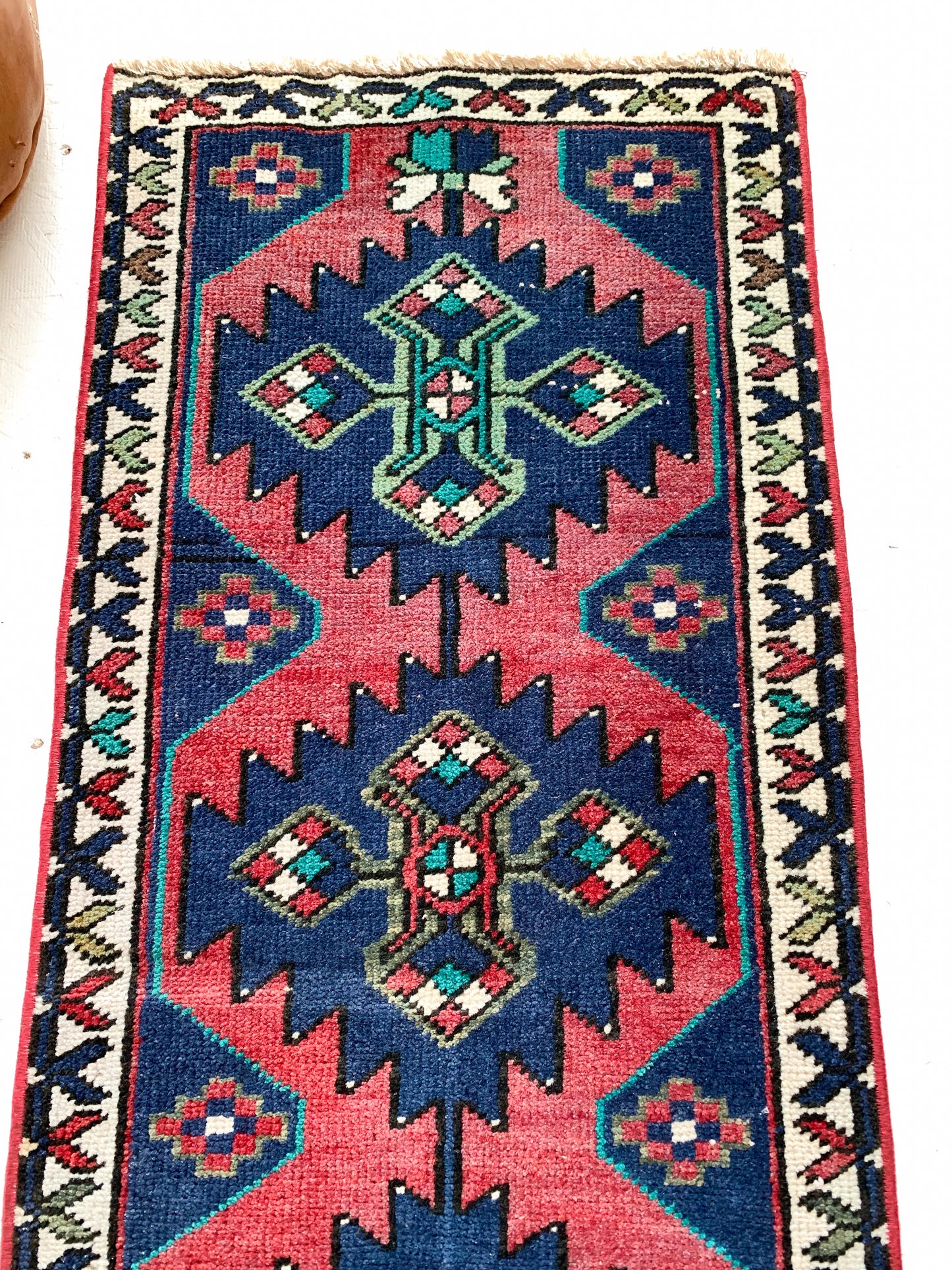 Gianna - 1.4' x 3.5' Vintage Turkish Mini Rug