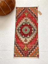 Load image into Gallery viewer, Chloe - 1.3&#39; x 3.0&#39; Vintage Turkish Mini Rug
