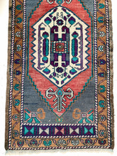 Load image into Gallery viewer, Madison - 1.8&#39; x 3.5&#39; Vintage Turkish Mini Rug
