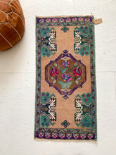 Load image into Gallery viewer, Butterfly - 1.8&#39; x 3.8&#39; Vintage Turkish Mini Rug
