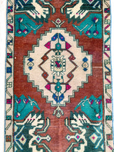 Load image into Gallery viewer, Grace - 1.7&#39; x 4.2&#39; Vintage Turkish Mini Rug
