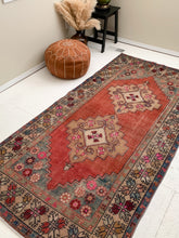 Load image into Gallery viewer, Summer - 4.0&#39; x 8.0&#39; Vintage Turkish Area Rug
