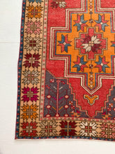Load image into Gallery viewer, Maple - 4.0&#39; x 7.9&#39; Vintage Turkish Area Rug
