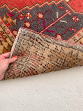 Load image into Gallery viewer, Maple - 4.0&#39; x 7.9&#39; Vintage Turkish Area Rug

