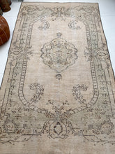 Load image into Gallery viewer, Buttercream - 5.1&#39; x 8.5&#39; Vintage Turkish Area Rug
