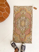Load image into Gallery viewer, Lemonade - 1.5&#39; x 2.9&#39; Vintage Turkish Mini Rug
