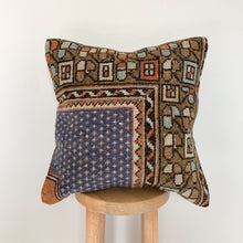 Load image into Gallery viewer, Sienna - 18&quot; x 18&quot; Rug Pillow Cover

