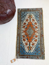 Load image into Gallery viewer, Jara - 1.6&#39; x 3.0&#39; Vintage Turkish Mini Rug
