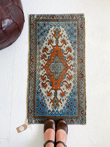 Jara - 1.6' x 3.0' Vintage Turkish Mini Rug