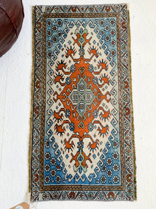 Jara - 1.6' x 3.0' Vintage Turkish Mini Rug