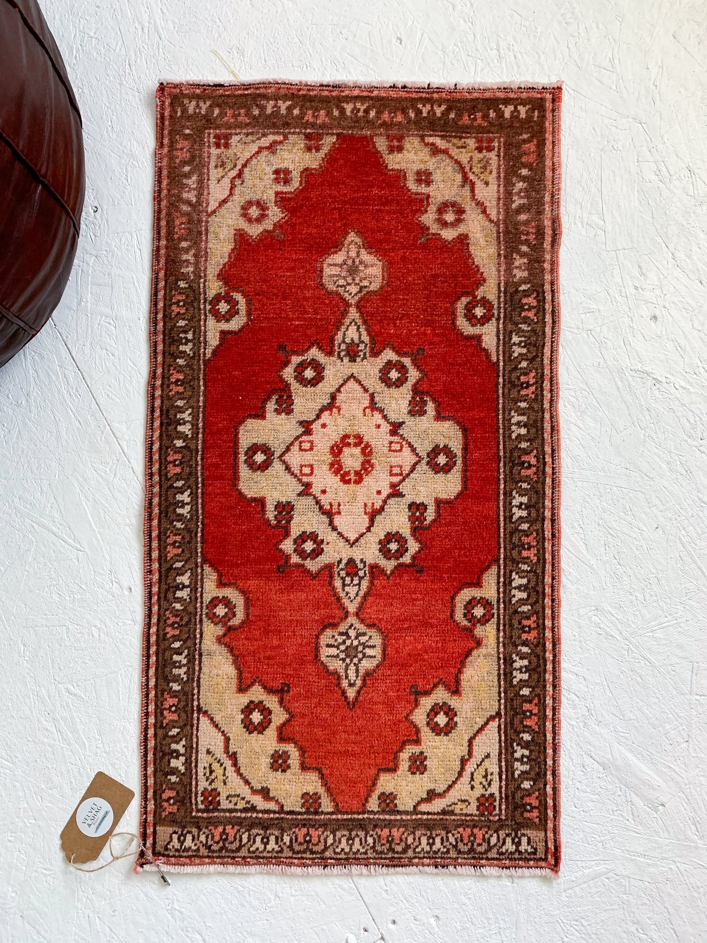 Samira - 1.4' x 2.7' Vintage Turkish Mini Rug