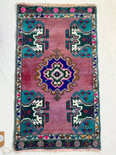 Load image into Gallery viewer, Gemma - 1.7&#39; x 3&#39; Vintage Turkish Mini Rug
