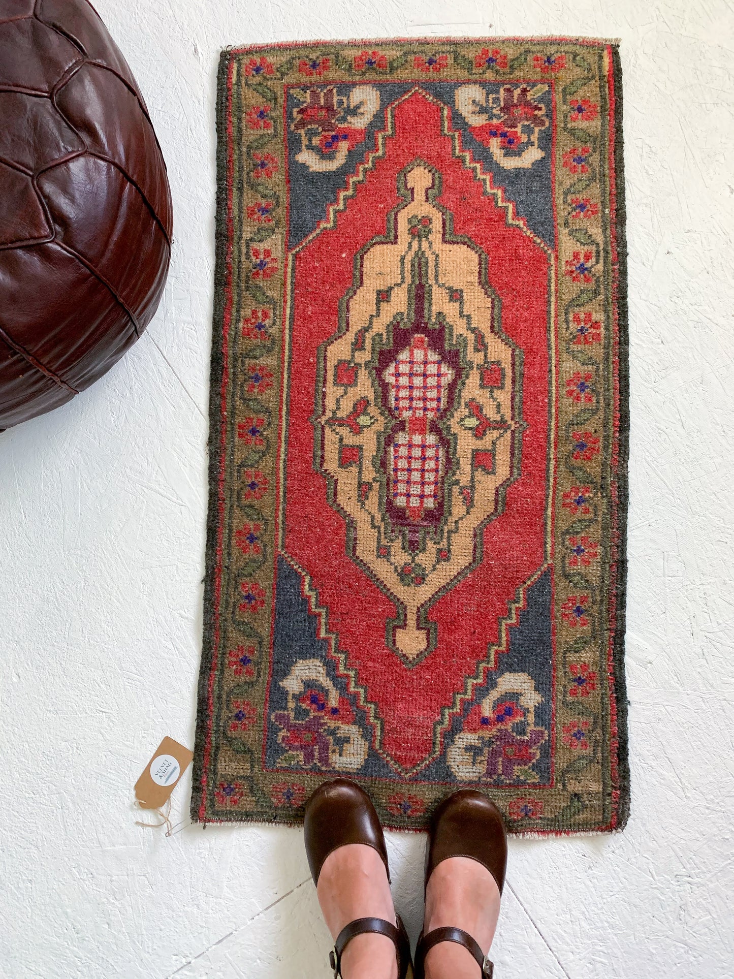 Tulip - 1.8' x 3.4' Vintage Turkish Oushak Mini Rug