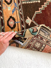 Load image into Gallery viewer, Tabitha - 2.7&#39; x 8.8&#39; Vintage Turkish Runner Rug
