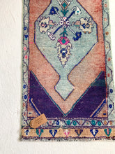 Load image into Gallery viewer, Jessamine - 1.6&#39; x 3.9&#39; Vintage Turkish Mini Rug

