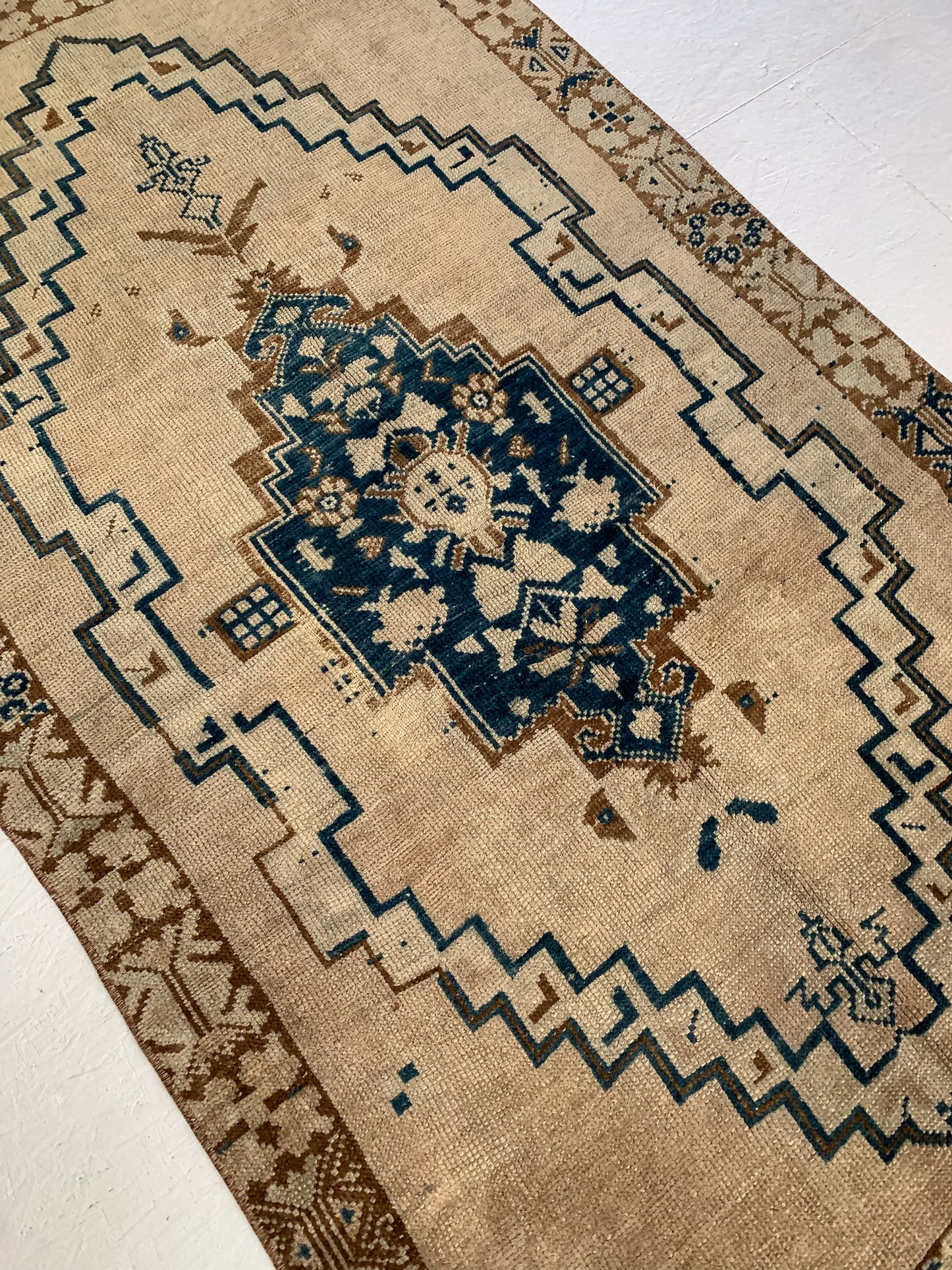 Azra - 3.8' x 6.5' Vintage Turkish Area Rug