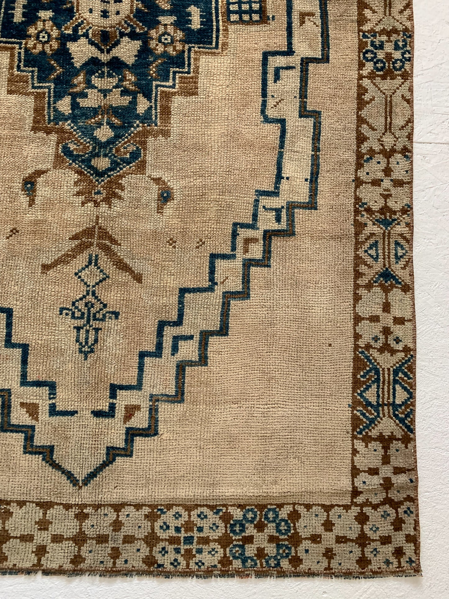 Azra - 3.8' x 6.5' Vintage Turkish Area Rug