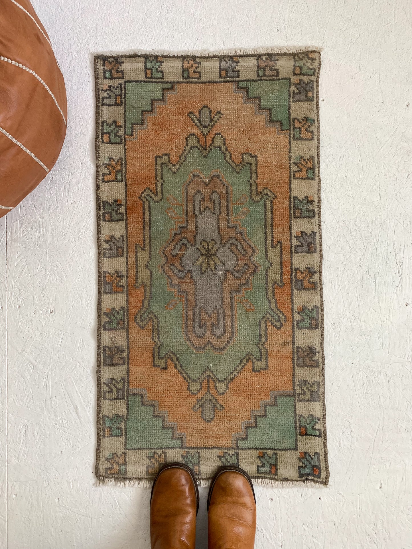 Autumn - 1.5' x 3.0' Vintage Turkish Mini Rug