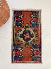Load image into Gallery viewer, September - 1.6&#39; x 3.0&#39; Vintage Turkish Mini Rug

