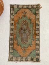 Load image into Gallery viewer, Autumn - 1.5&#39; x 3.0&#39; Vintage Turkish Mini Rug
