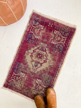 Load image into Gallery viewer, Pixie - 1.7&#39; x 2.9&#39; Vintage Turkish Mini Rug
