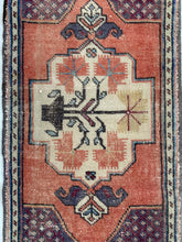 Load image into Gallery viewer, Cinnamon - 1.9&#39; x 3.5&#39; Vintage Turkish Mini Rug

