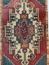 Load image into Gallery viewer, Queen - 1.8&#39; x 3.5&#39; Vintage Turkish Mini Rug
