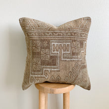 Load image into Gallery viewer, Peyton - 18&quot; x 18&quot; Rug Pillow Cover
