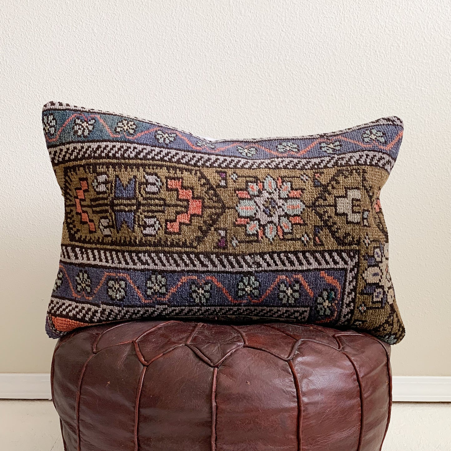 Hannah - 16" X 23" Turkish Pillow Cover