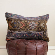 Load image into Gallery viewer, Hannah - 16&quot; X 23&quot; Turkish Pillow Cover
