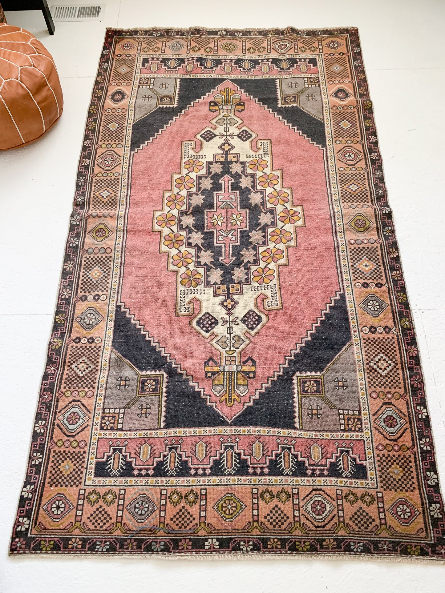 Sophie - 4.1' x 7.5' Vintage Turkish Area Rug