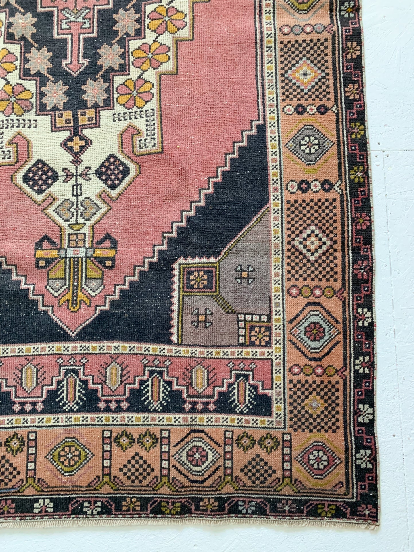 Sophie - 4.1' x 7.5' Vintage Turkish Area Rug