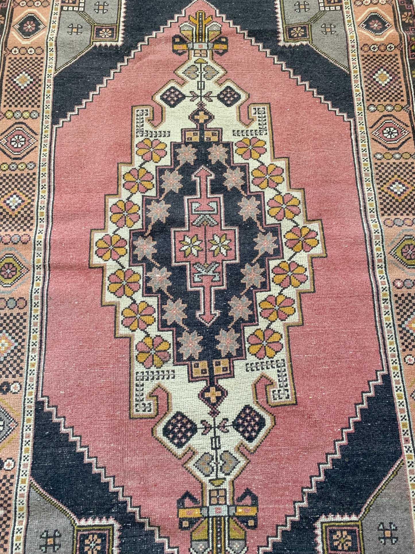 Sophie - 4.1' x 7.5' Vintage Turkish Area Rug