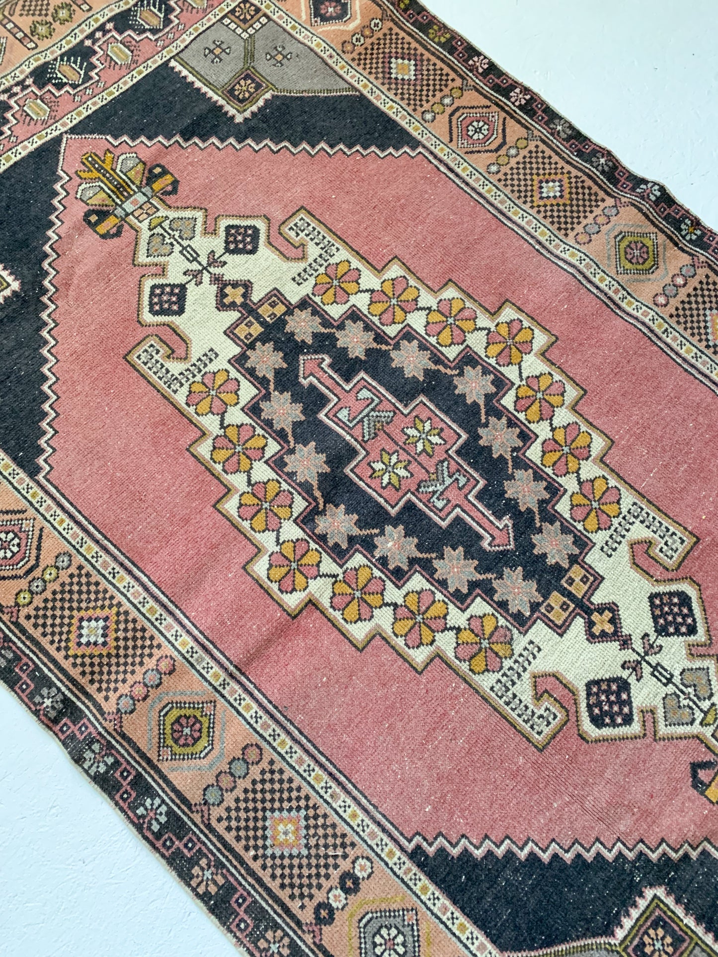 Sophie - 4.1' x 7.5' Vintage Turkish Area Rug