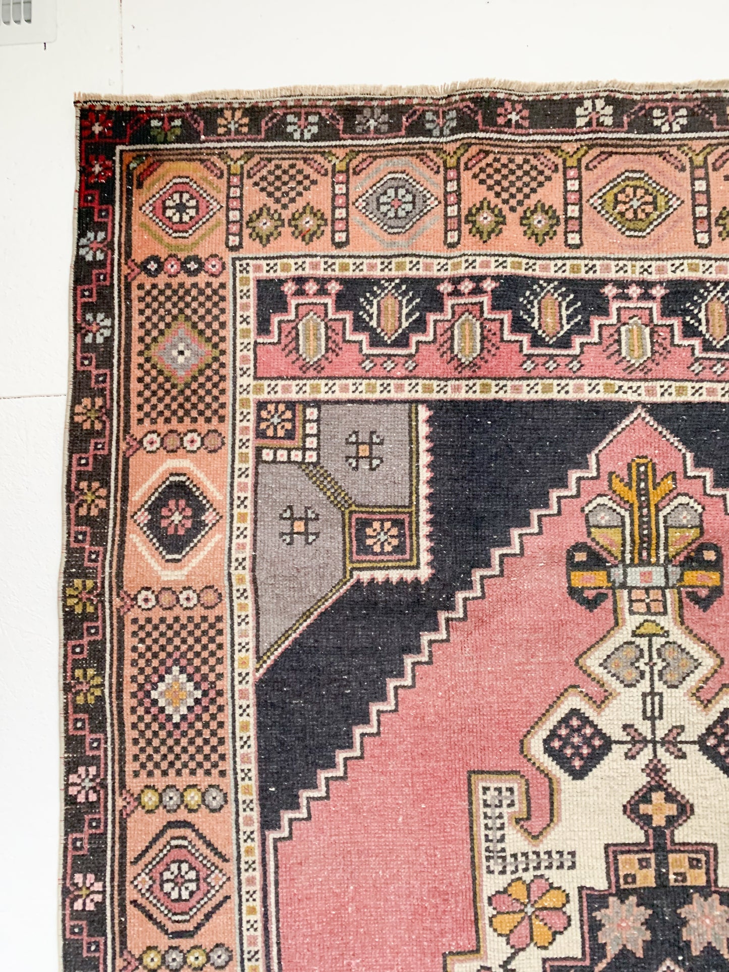 Sophie - 4.1' x 7.5' Vintage Turkish Area Rug