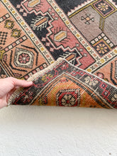 Load image into Gallery viewer, Sophie - 4.1&#39; x 7.5&#39; Vintage Turkish Area Rug
