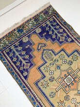 Load image into Gallery viewer, Matilda - 3.0&#39; x 8.9&#39; Vintage Turkish Runner Rug

