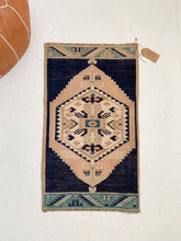 Load image into Gallery viewer, Skylar - 1.4&#39; x 2.5&#39; Vintage Turkish Mini Rug

