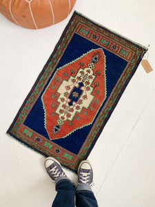 Caroline - 1.7' x 3.0' Vintage Turkish Mini Rug