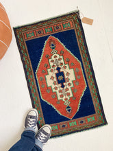 Load image into Gallery viewer, Caroline - 1.7&#39; x 3.0&#39; Vintage Turkish Mini Rug
